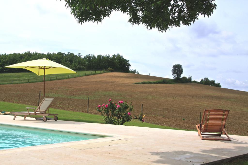 Chambres D'Hotes Le Val De La Garenne Senouillac Luaran gambar